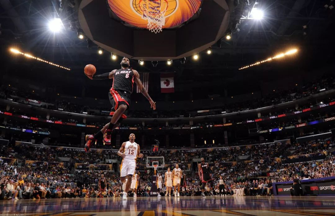 “互聯網+體(tǐ)育”場景是關鍵 看動因體(tǐ)育、NBA、Keep如何連接線(xiàn)上與線(xiàn)下丨體(tǐ)育經理(lǐ)人